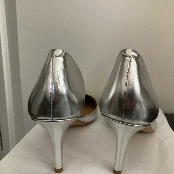 Silver Heels, (about 2.5”)👠, size-7, Leather, - Picture 6 of 11